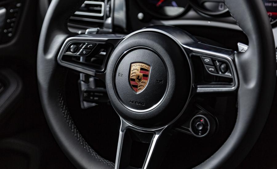 Детали интерьера Porsche Macan S (95B) 2019 года  (NA) (фото 20 из 25)